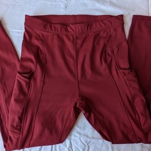 Fabletics Define Mid-Rise Capri Leggings Size Medium in Red